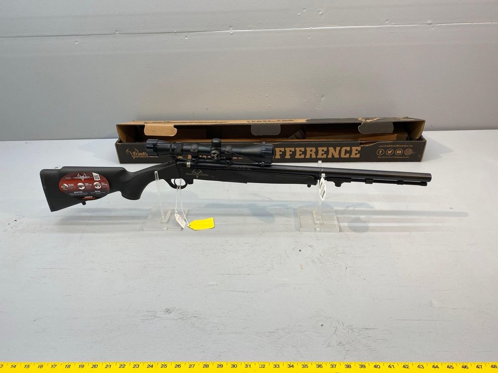 (I-1317) TRADITIONS BUCK STALKER XT .50 CAL MUZZLE LOADER RIFLE, WITH 3-9 X 40 SCOPE, NEW IN BOX