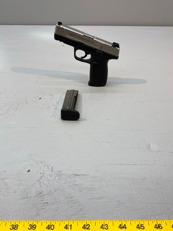 (I-231) SMITH & WESSON SD9VE 9MM PISTOL, VERY CLEAN, LOOKS BRAND NEW, [2] 15+1 MAGS, SN:HEU7861