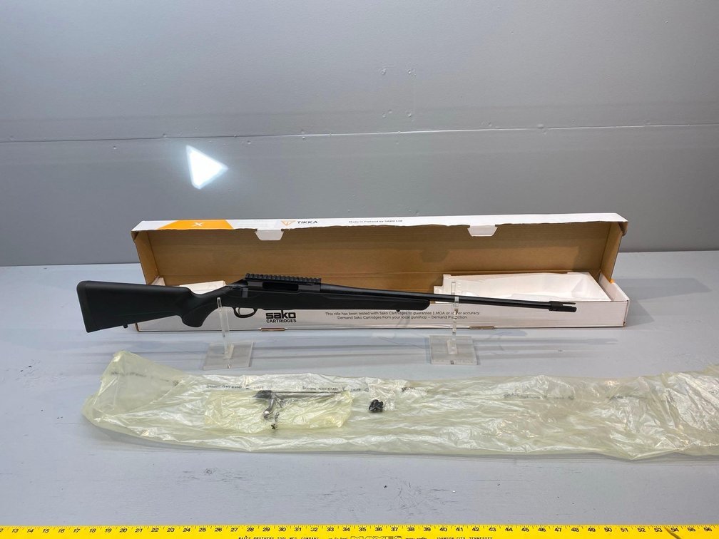 (I-140) TIKKA T3X LIGHT .223 BOLT ACTION WITH LEUPOLD SCOPE RAIL, FEW RDS THRU, LIKE NEW, SN:X58202