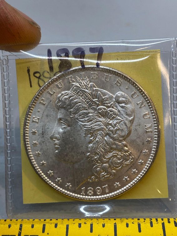 (I-825) 1897 MORGAN DOLLAR (BRILLIANT UNCIRCULATED)