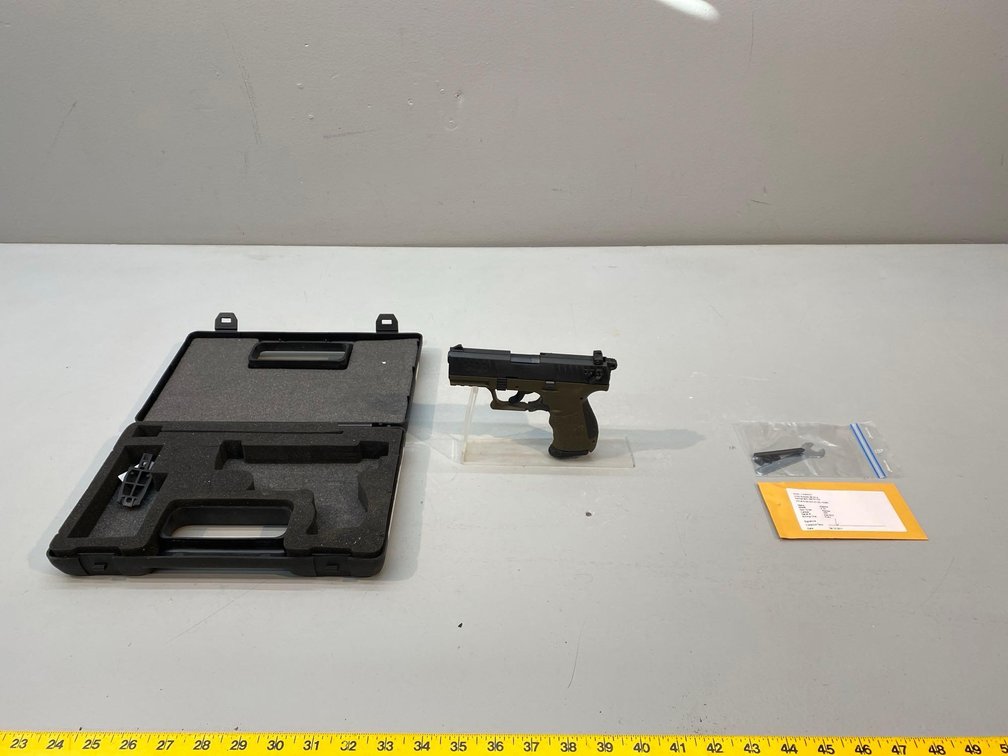 (I-467) WALTHER P22 .22 LR HANDGUN SMITH & WESSON GRIPS SN:Z041623