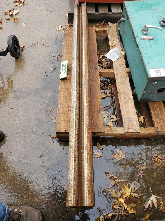 (I-2) (LOCATED IN MORRIS, MN) 5' 4-WAY DIE FOR PRESS BRAKE (FOR MORE INFO AND LOCATION CALL NEIL @ 6