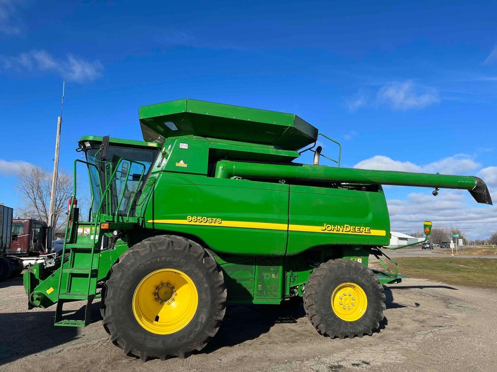 (I-1624) JOHN DEERE 9650 STS COMBINE, 650/85R38 FRONTS, REAR WHEEL ASSIST 23.1R26, 3103 ENGINE HRS/1