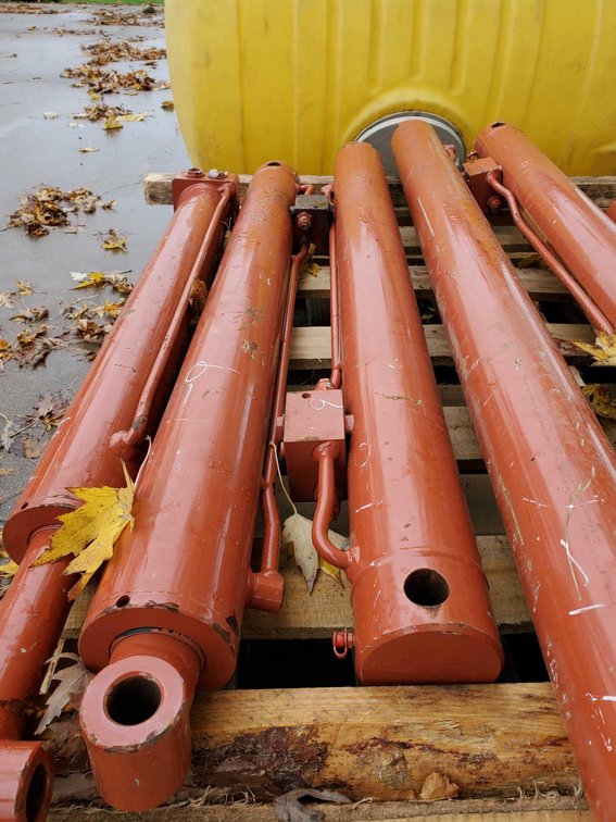 (I-9) (LOCATED IN MORRIS, MN) [2] HYDRAULIC CYLINDERS, 34" STROKE, 90 MM BORE, 50 MM ROD DIA, LOAD T