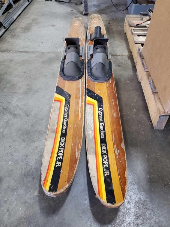 (I-17) (LOCATED IN MORRIS, MN) PAIR OF WOOD WATER SKIES (FOR MORE INFO AND LOCATION CALL NEIL @ 612-