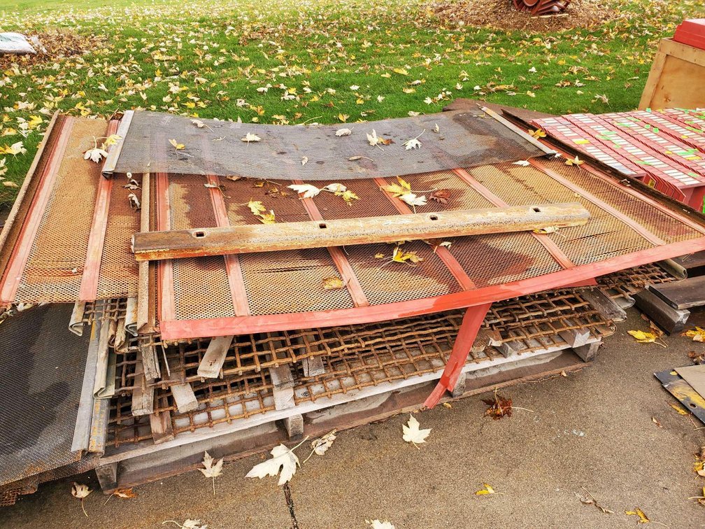 (I-22) (LOCATED IN MORRIS, MN) LOT OF SCREEN CLOTH (FOR MORE INFO AND LOCATION CALL NEIL @ 612-804-4