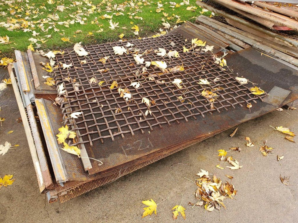 (I-21) (LOCATED IN MORRIS, MN) LOT OF SCREEN CLOTH (FOR MORE INFO AND LOCATION CALL NEIL @ 612-804-4