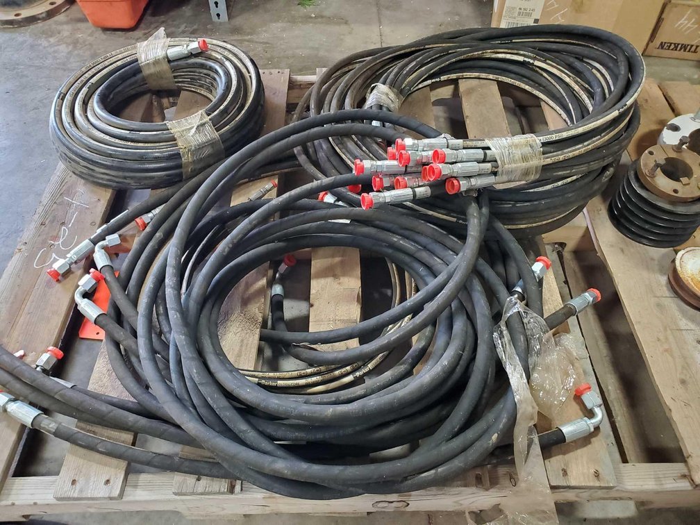 (I-25) (LOCATED IN MORRIS, MN) ​​​​​​​LARGE ASSORTMENT OF NEW HYDRAULIC HOSES (FOR MORE INFO AND LOC