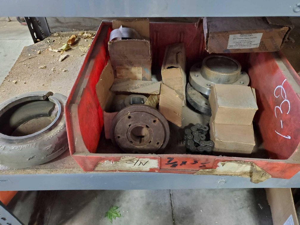 (I-32) (LOCATED INN MORRIS, MN) LOT OF SHAFT COUPLINGS (FOR MORE INFO AND LOCATION CALL NEIL @ 612-8