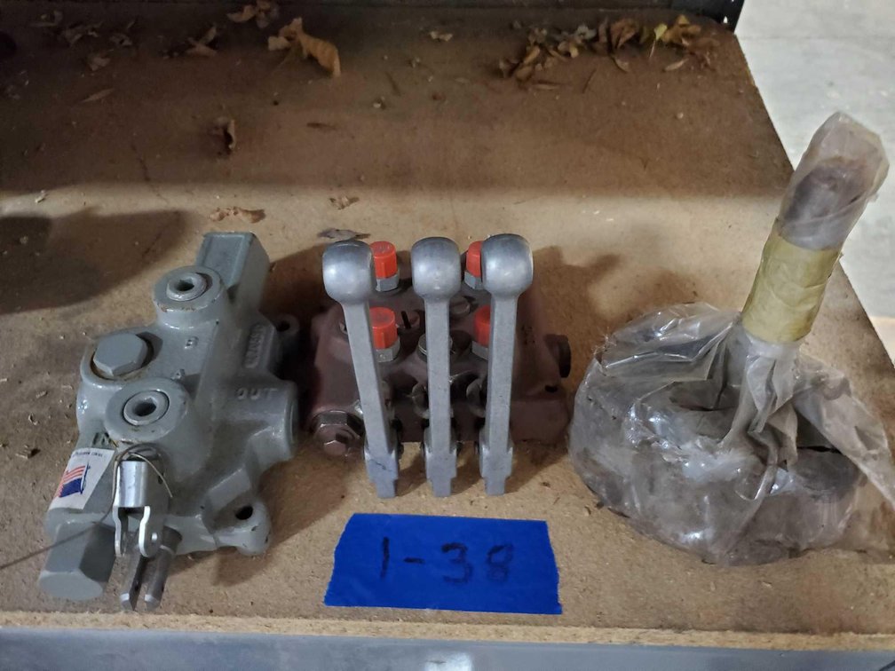 (I-38) (LOCATED IN MORRIS, MN) [2] HYDRAULIC VALVE UNITS, 1-SINGLE & 1- 3 SECTION, NEW NEVER USED (F