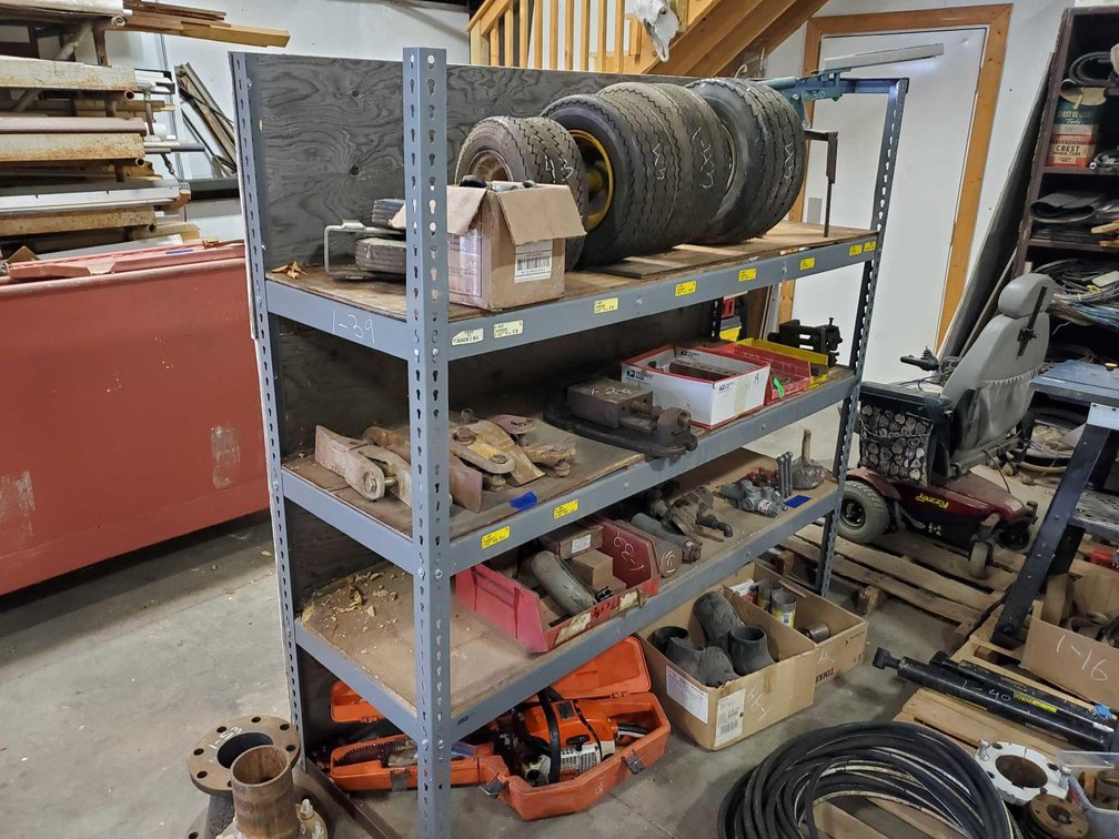 (I-39) (LOCATED IN MORRIS, MN) SHELF UNIT, 6' LONG 24" DEEP 8' TALL, 4 SHELVES, CONTENTS NOT INCLUDE