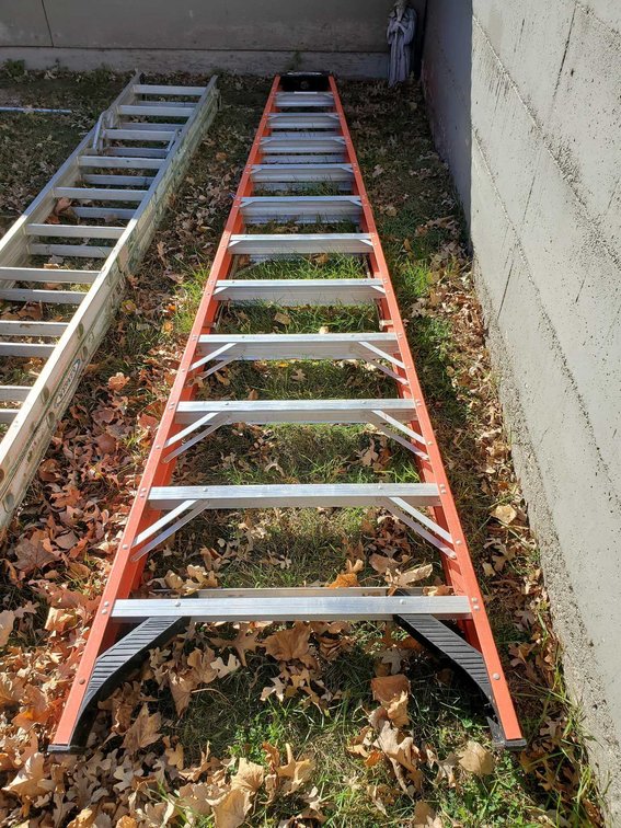 12' A-FRAME FIBERGLASS LADDER