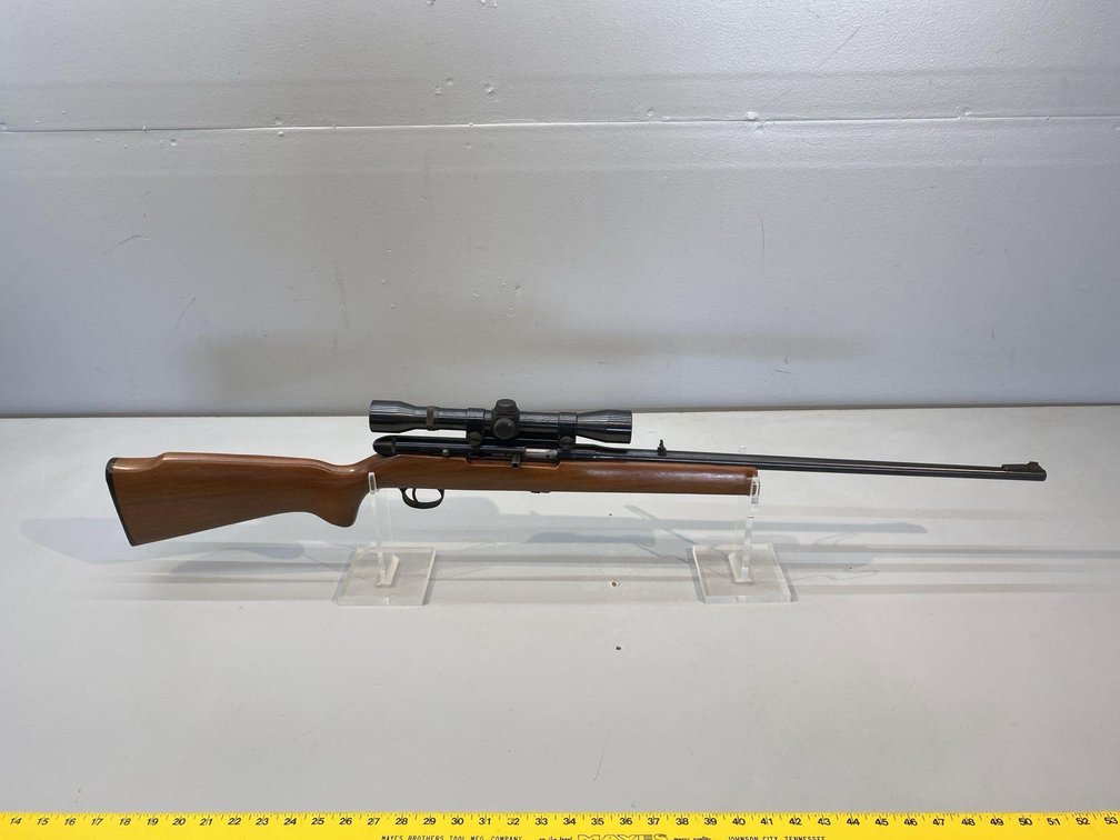 HARRINGTON & RICHARDSON MODEL 700 22 WMRE RIFLE, WITH WEAVER K4-1 SCOPE SN:AR505817