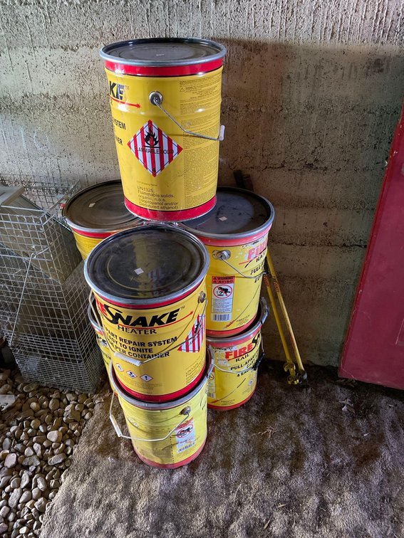 [7] BUCKETS OF FIRE SNAKE RAIL HEATER