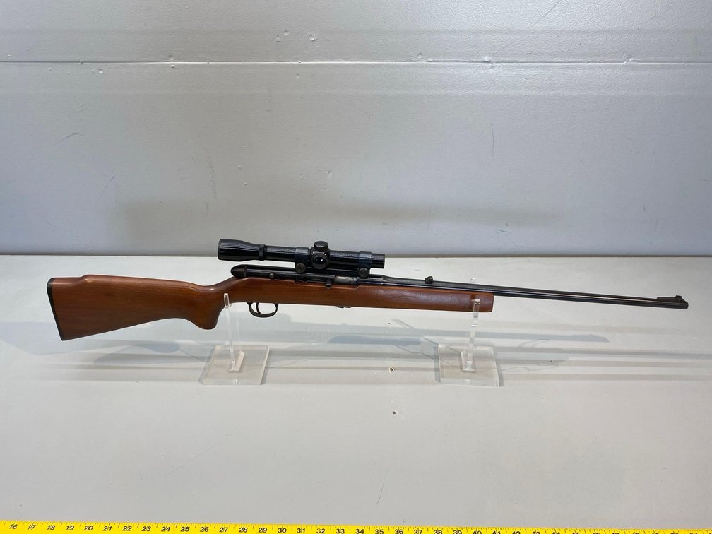 HARRINGTON & RICHARDSON MODEL 700 22 WMRE RIFLE, WITH BUSHNELL 2.5X BANNER SCOPE SN:AS506145
