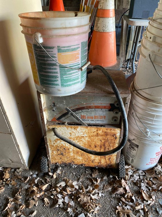 295 AMP WELDER, UNKNOWN CONDITION, AND WELDING RODS