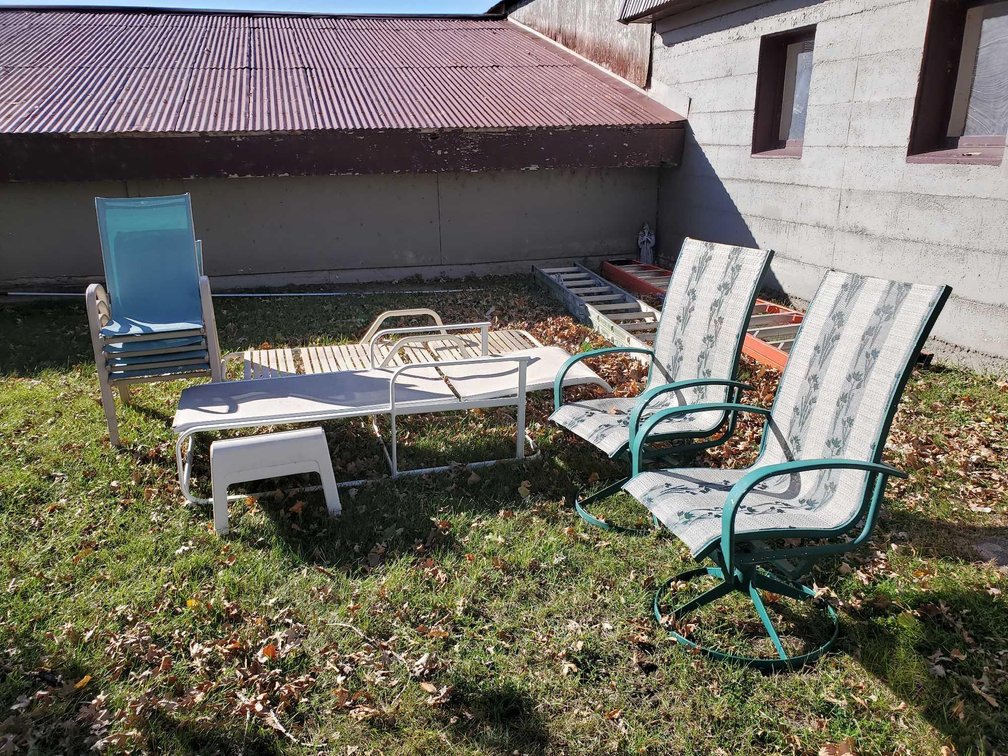 ASSORTMENT OF LAWN FURNITURE