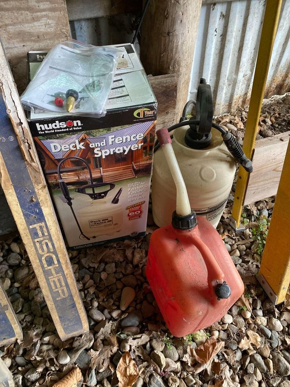 GAS CAN AND SPRAYER