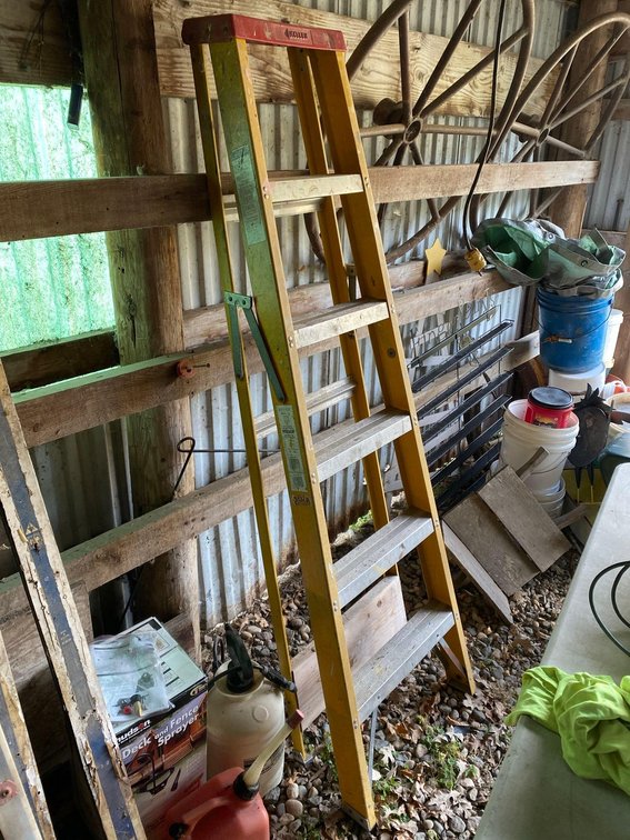 YELLOW 6' FIBERGLASS LADDER