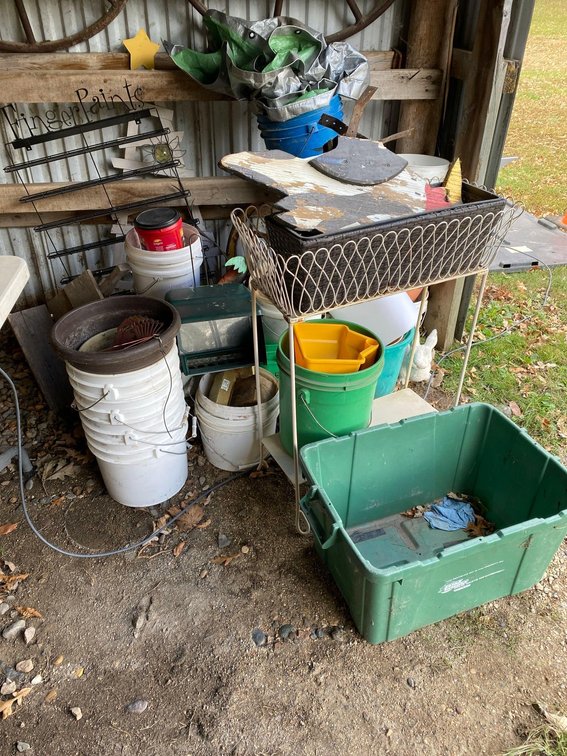 LARGE ASSORTMENT OF BUCKETS AND LAWN DECOR