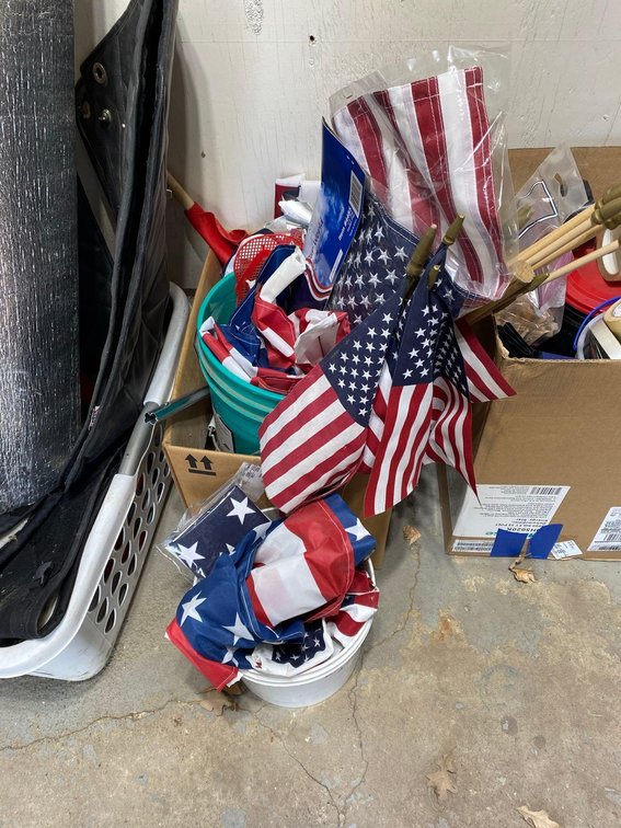 ASSORTMENT OF SMALL US FLAGS, SOME ON POLES