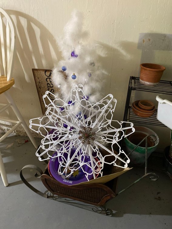ASSORTMENT OF CHRISTMAS DECOR/ITEMS