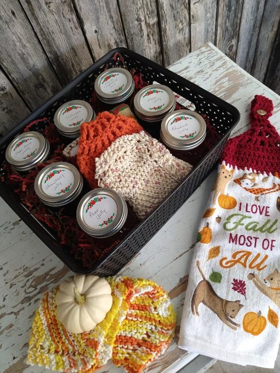 HOMEMADE JELLY, JAM, DISHTOWEL AND WASH CLOTH SET. INCLUDES PEAR, STRAWBERRY, PEAR-PLUM, CRA