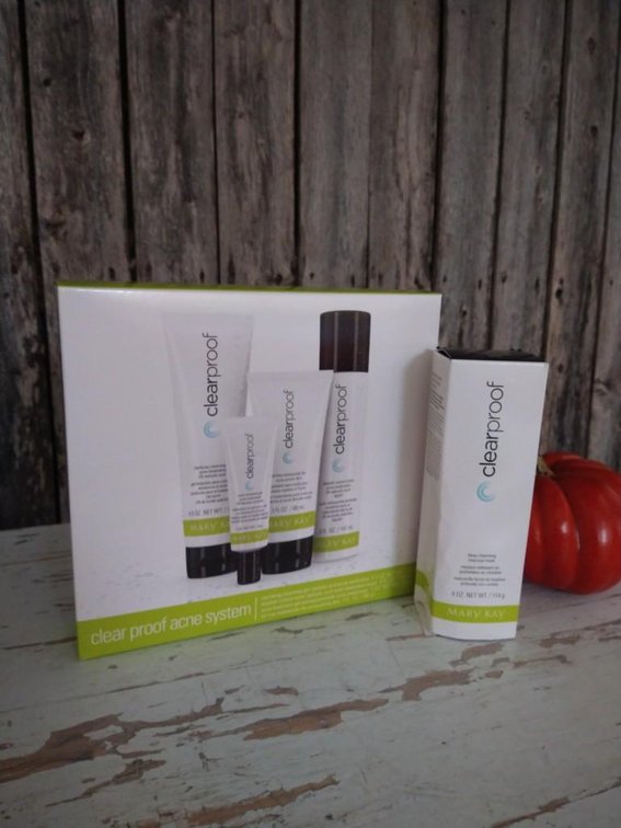 MARY KAY CLEAR PROOF ACNE SYSTEM BUNDLE INCLUDES A DEEP CLEANSING CHARCOAL MASK, CLARIFYING CLEANSIN
