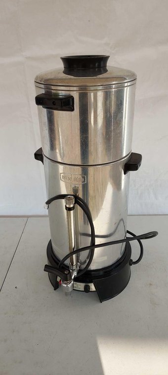 (I-8) 100 CUP CHURCH STYLE COFFEE MAKER.  WORKS AS INTENDED.