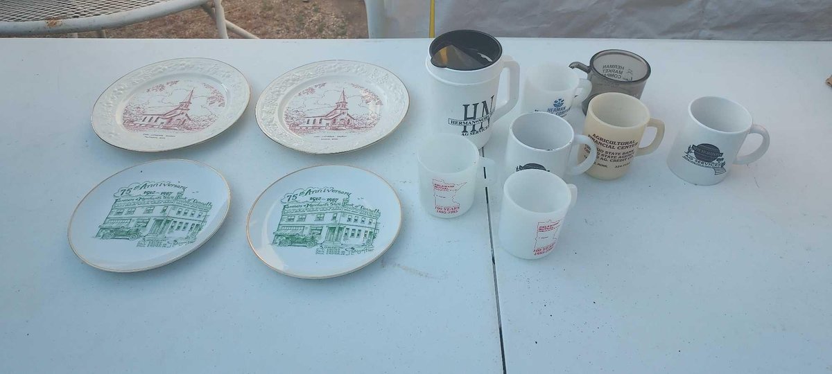 (I-27) CHOKIO COLLECTORS AND COMMEMORATIVE PLATES AND BUSINESS CUPS AND MUGS