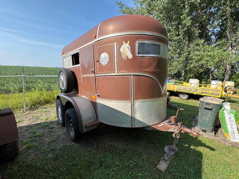 (I-322)(TITLE)  1980 2 HORSE WW HORSE TRAILER 