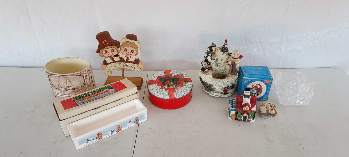 (I-31) MISCELLANEOUS CHRISTMAS DECORATIONS