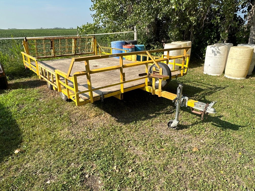 (I-325) (LIFETIME) YELLOW 8' X 12' TANDEM AXLE TRAILER WITH PERMANENT PLATE