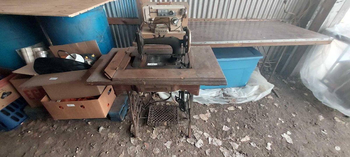 (I-42) VINTAGE HAMILTON SEWING MACHINE AND ANTIQUE TREADLE SEWING MACHINE