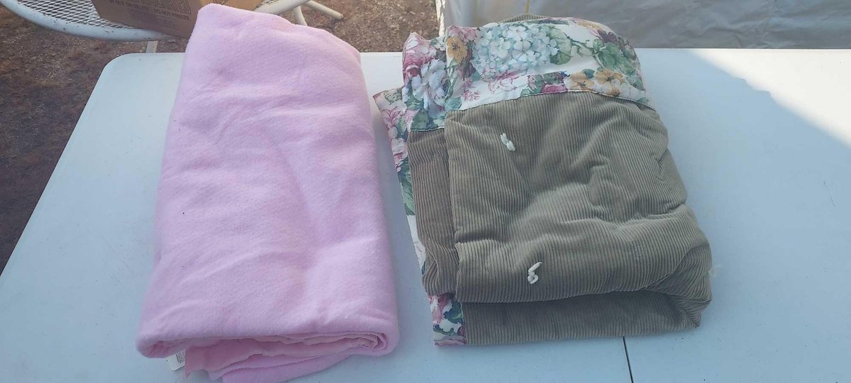 (I-47) TWIN SIZE HAND MADE QUILT WITH TWIN PINK BLANKET