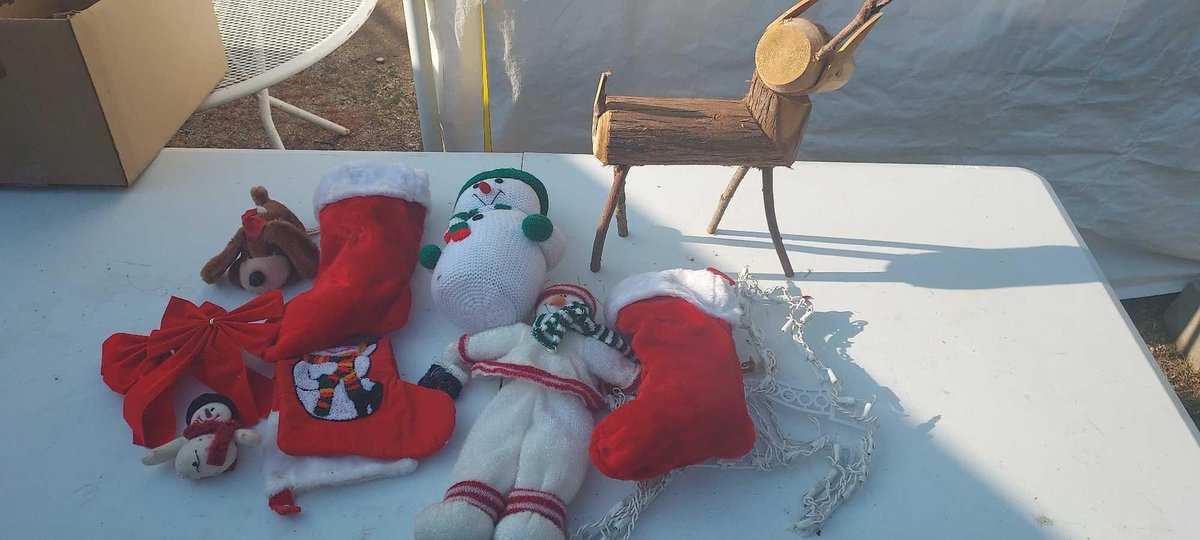 (I-54) BOX OF CHRISTMAS DECOR