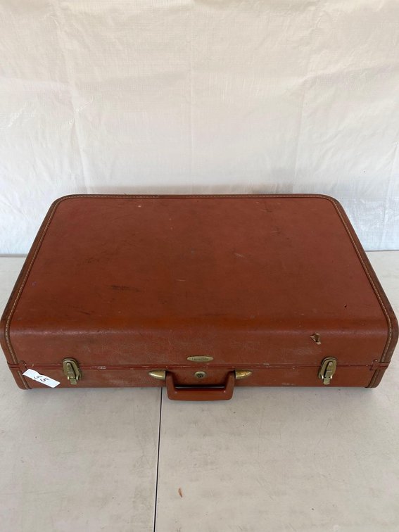 (I-55) VINTAGE BROWN "TAPERLITE" SUITCASE