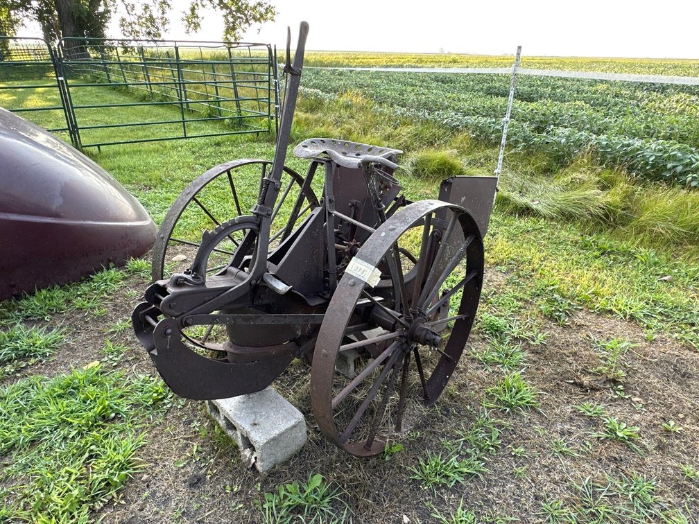 (I-299) POTATO PLANTER