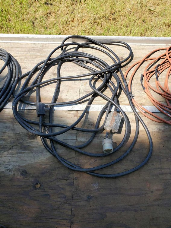 (I-7A) 240 V EXTENSION CORD 
