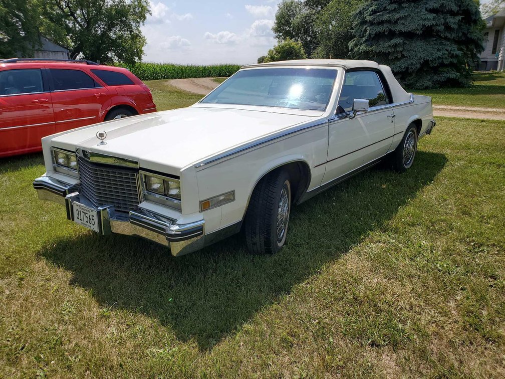 (I-107B) (TITLE) 1984 CADILLAC ELDORADO CONVERTIBLE, 97,986 MILES, PWR LOCKS & WINDOWS, HT 4100 MOTO