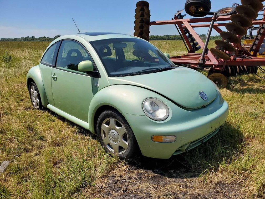 (I-24A) (TITLE) 2000 VOLKSWAGEN BUG, 276,462 MILES,  TDI 1.9 L DIESEL ENGINE, MANUAL TRANSMISSION, R