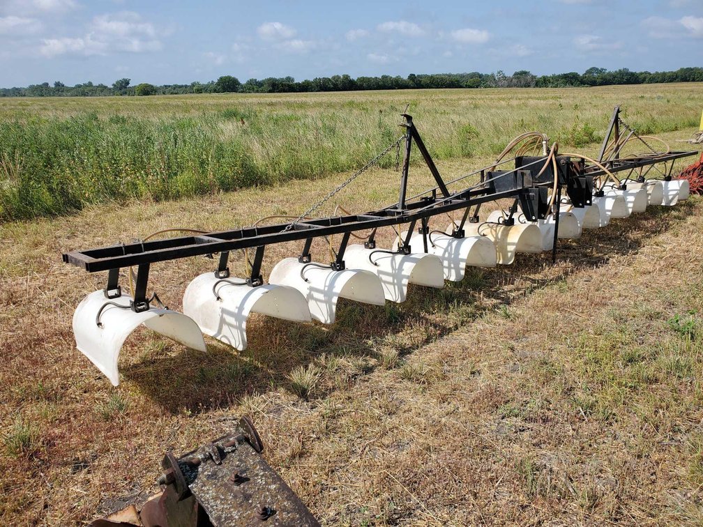 (I-34A) 12 ROW 30" RED BALL HOODED SPRAYER