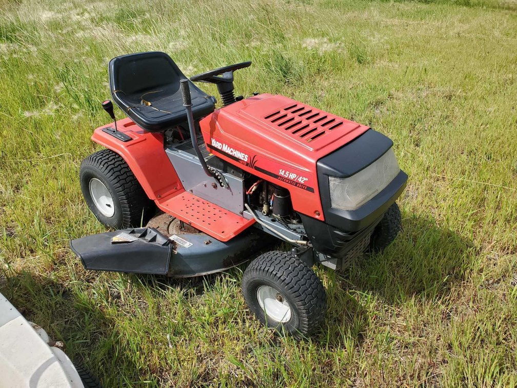 (I-55A) YARD MACHINE RIDING LAWN MOWER, 42" DECK
