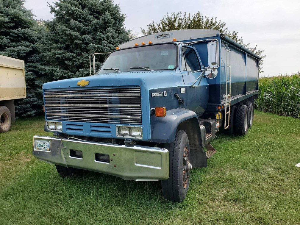 (I-193B) (TITLE)1982 CHEVY KODIAC, TANDEM AXLE, 18' STEEL BOX, DIESEL ENGINE, 15,626 MILES, 8274 HOU