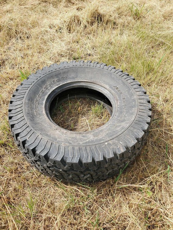 (I-76A) BE GOODRICH 35 X 12.50 R16 TIRE