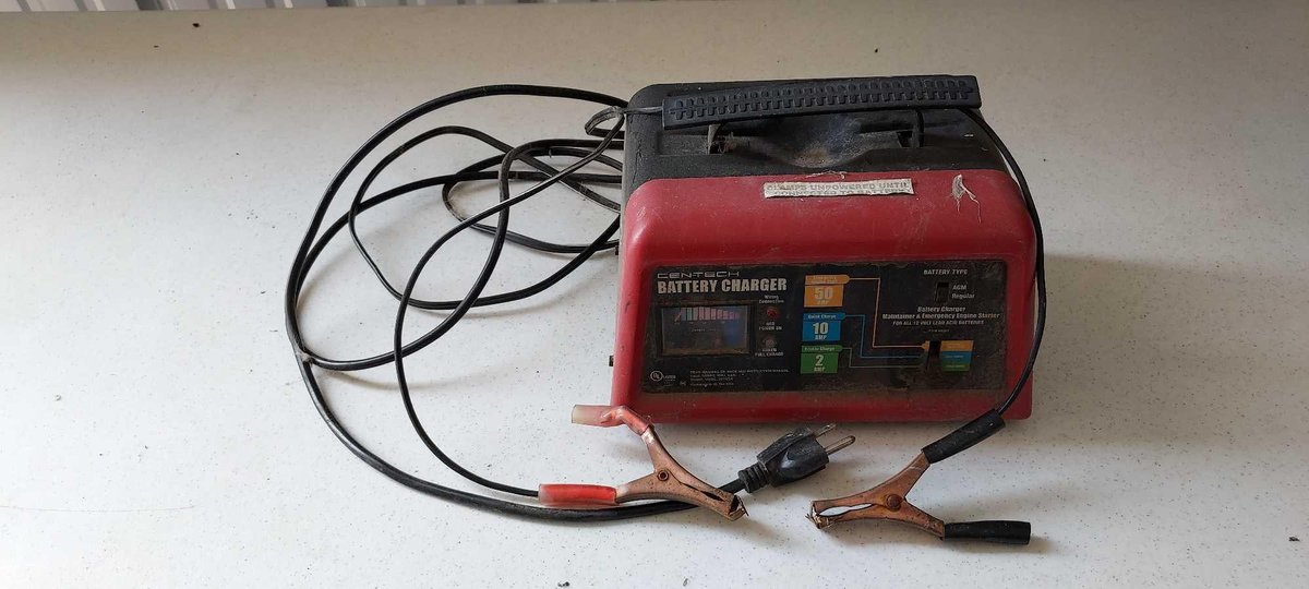 CEN-TECH BATTERY CHARGER