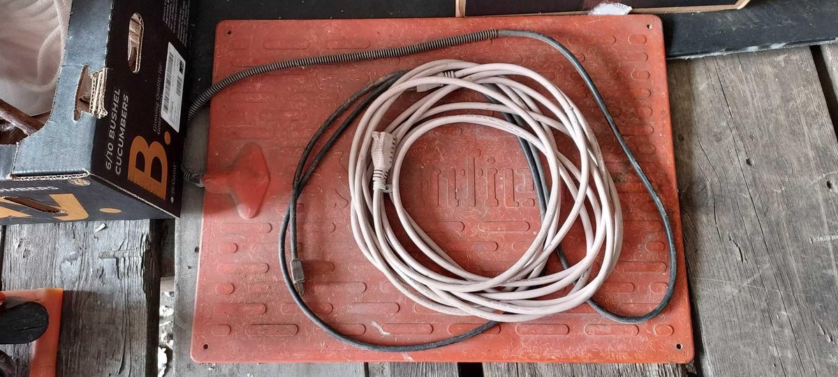 HEATED PET MAT AND EXTENSION CORD