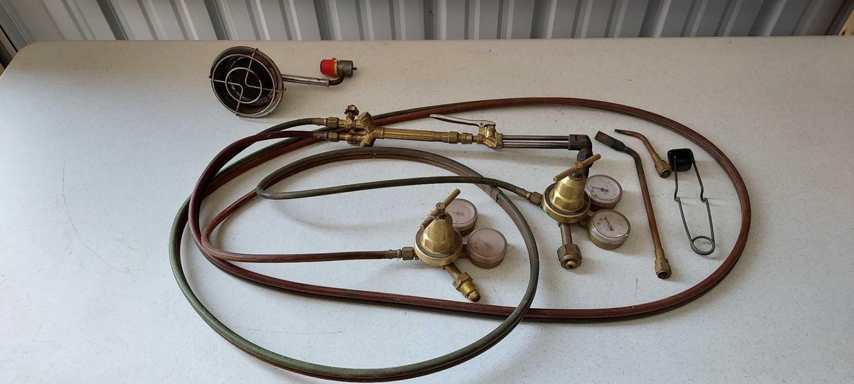 OXY-ACETYLENE TORCH HOSES, AND GAUGES, SUNFLOWER HEATER