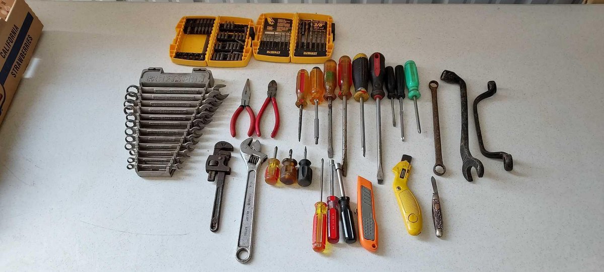METRIC COMBO WRENCHES, SCREWDRIVERS, SCREWDRIVER BITS, AND MORE
