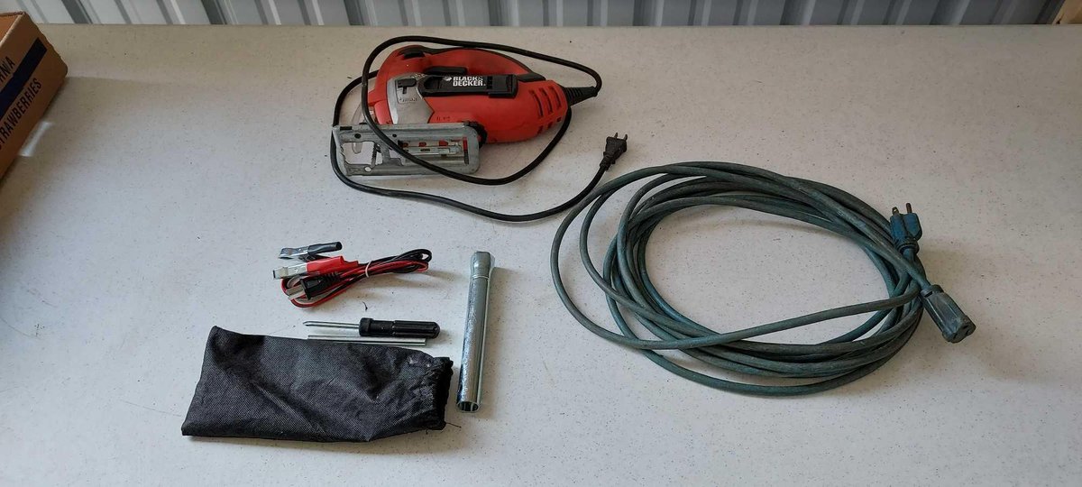BLACK AND DECKER JIGSAW AND EXTENSION CORD